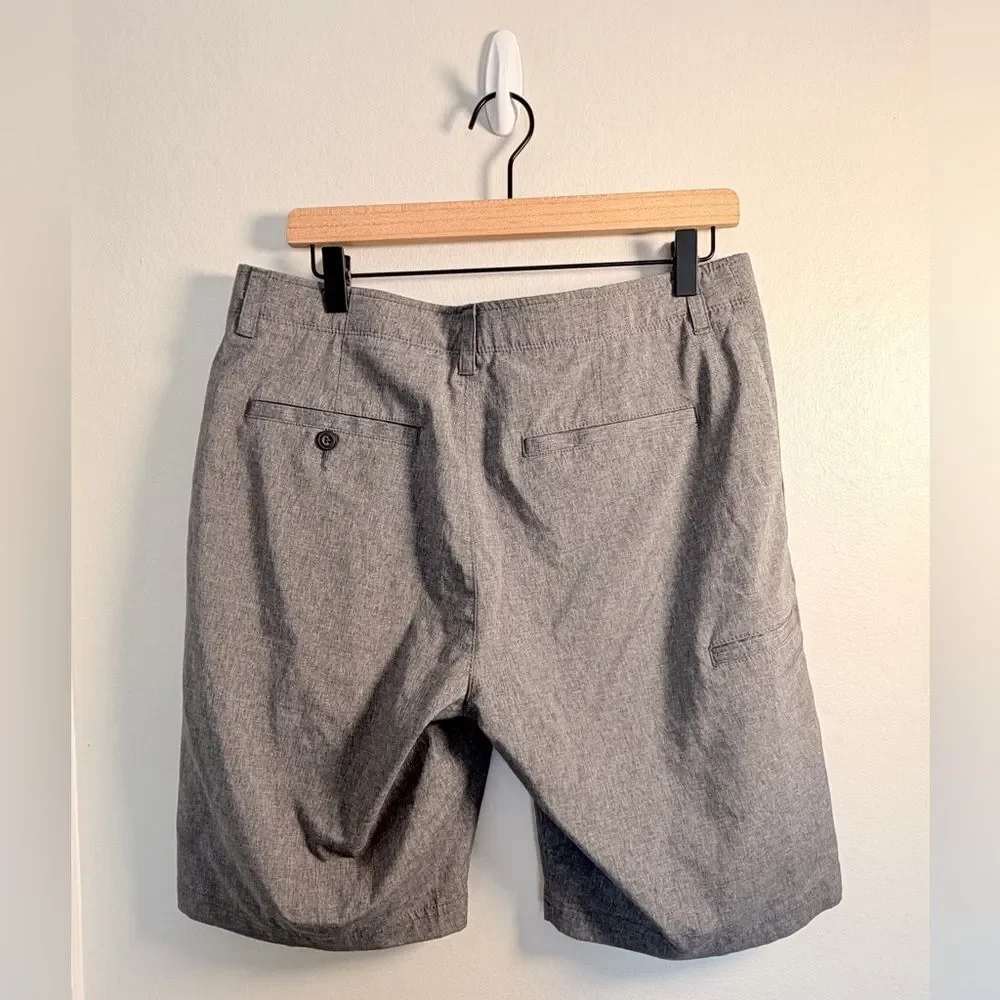 PGA Tour Men’s Gray Golf Shorts - Size 34